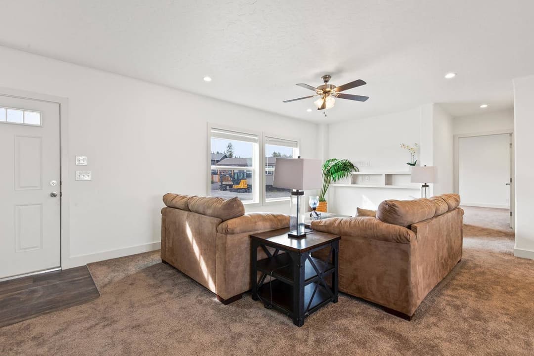 Dreamworks dw4724b interior home features