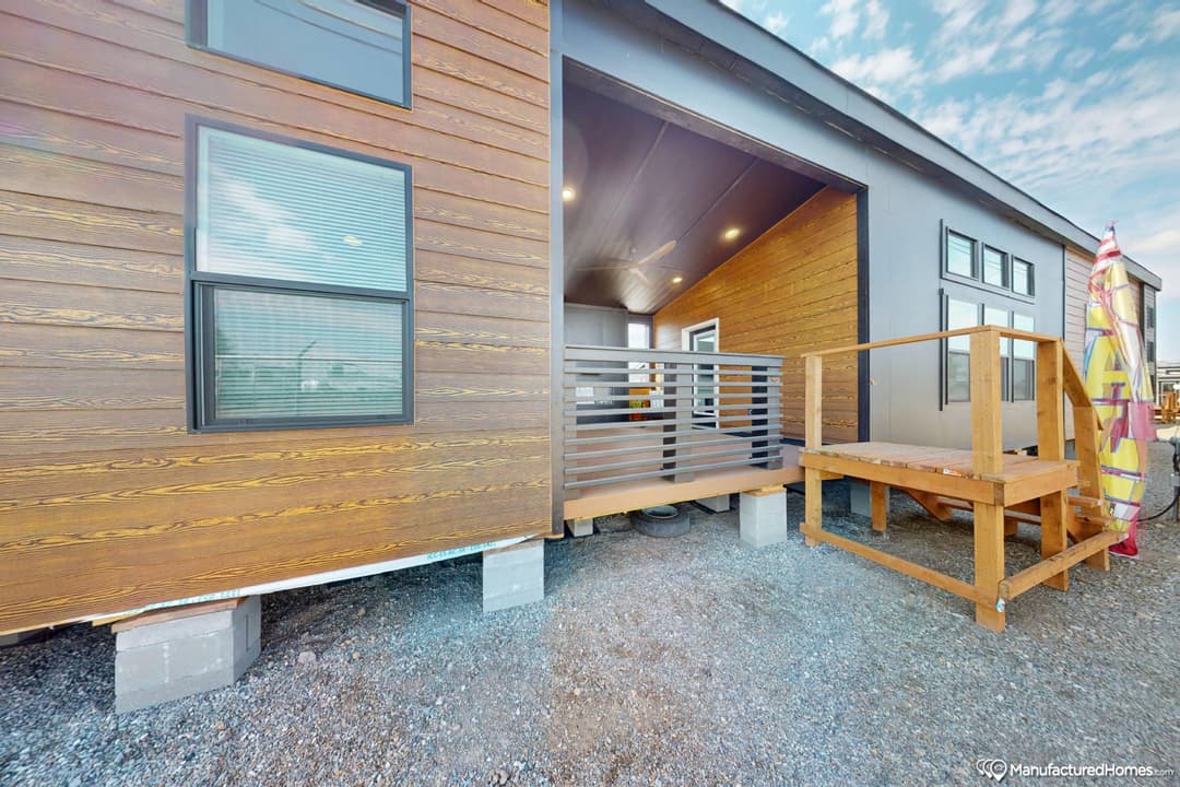 Avanti w/ in-law suite hero, elevation, and exterior home features