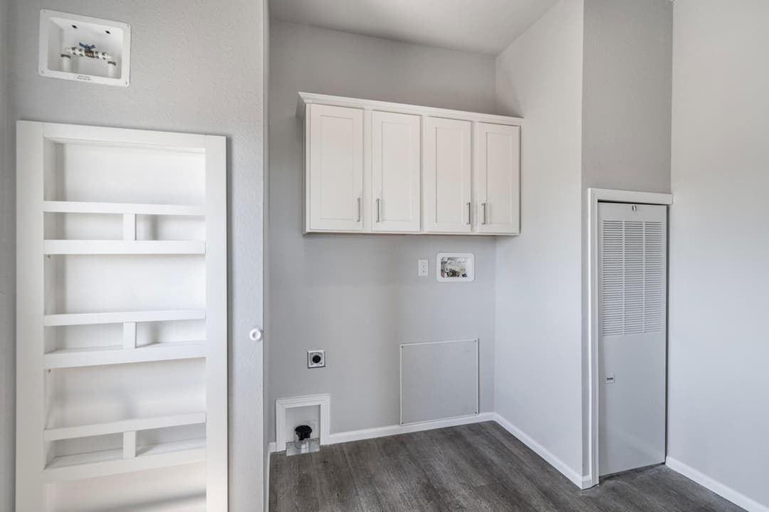 Emerald estate interior home features