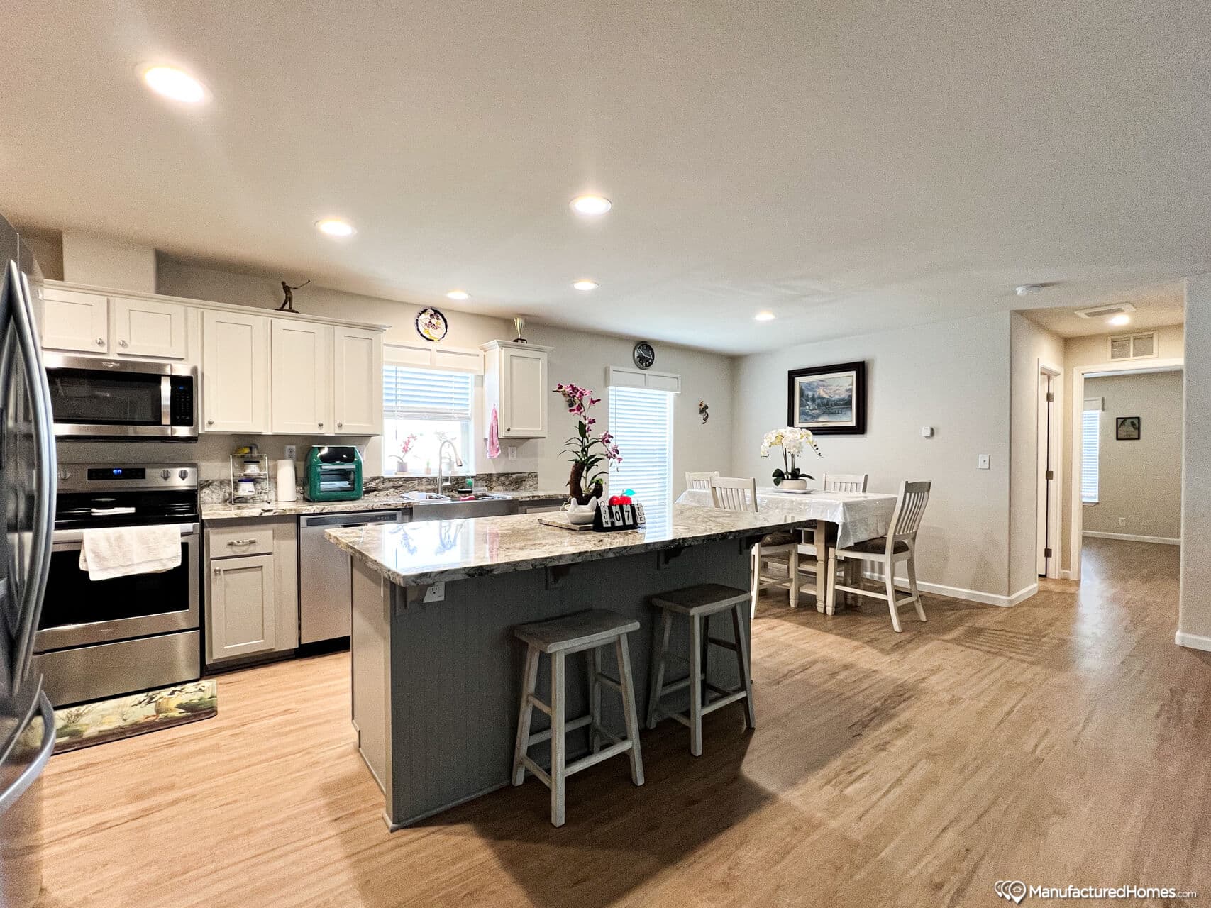 Hornbrook 28573s  home features