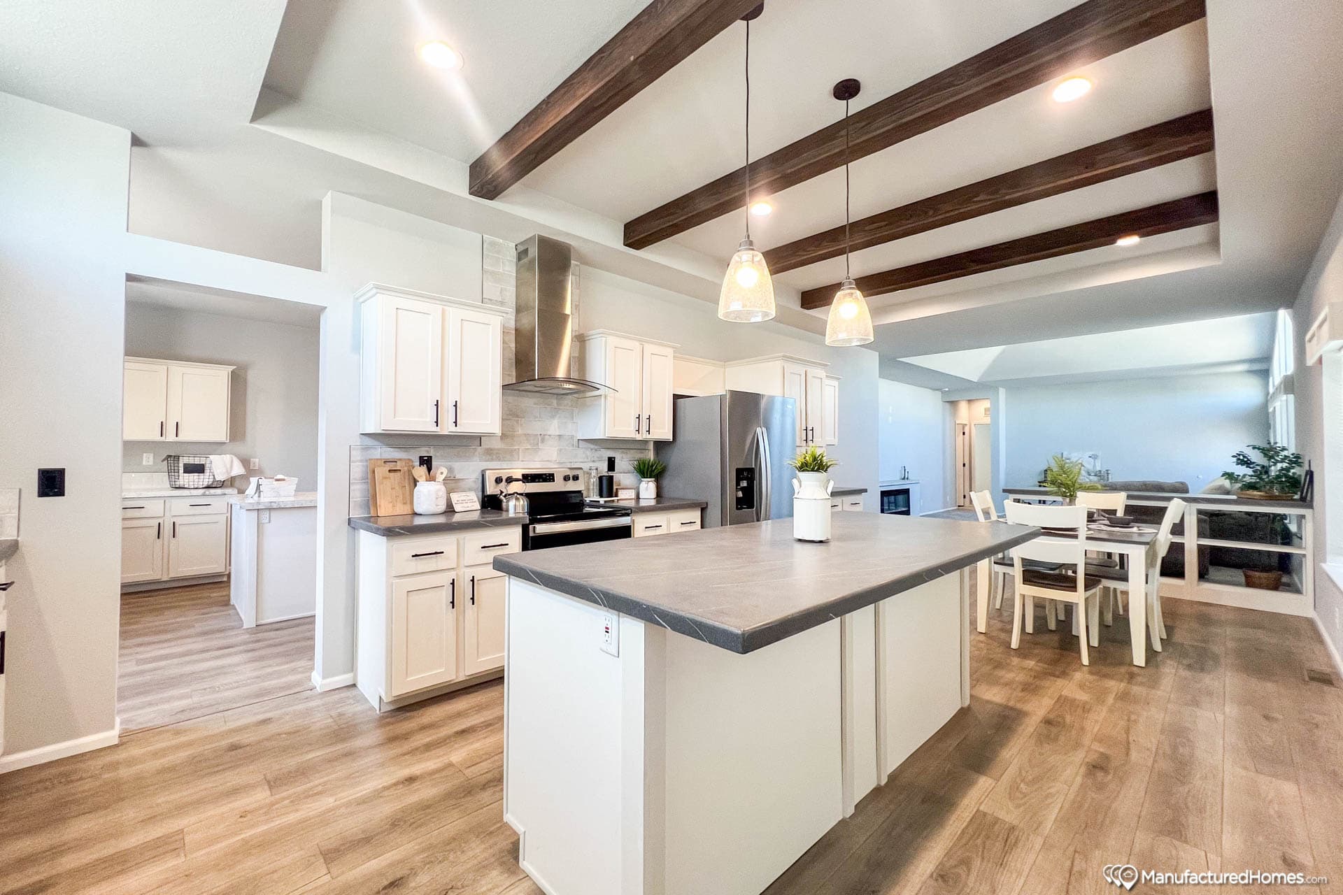 Buckhorn 28663s  home features