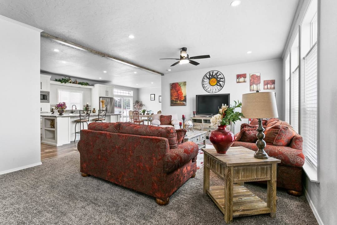 Hidden valley hv6663m interior home features