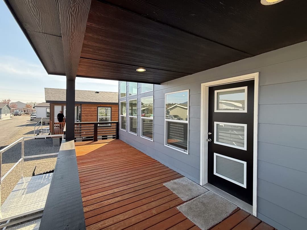 400 exterior home features