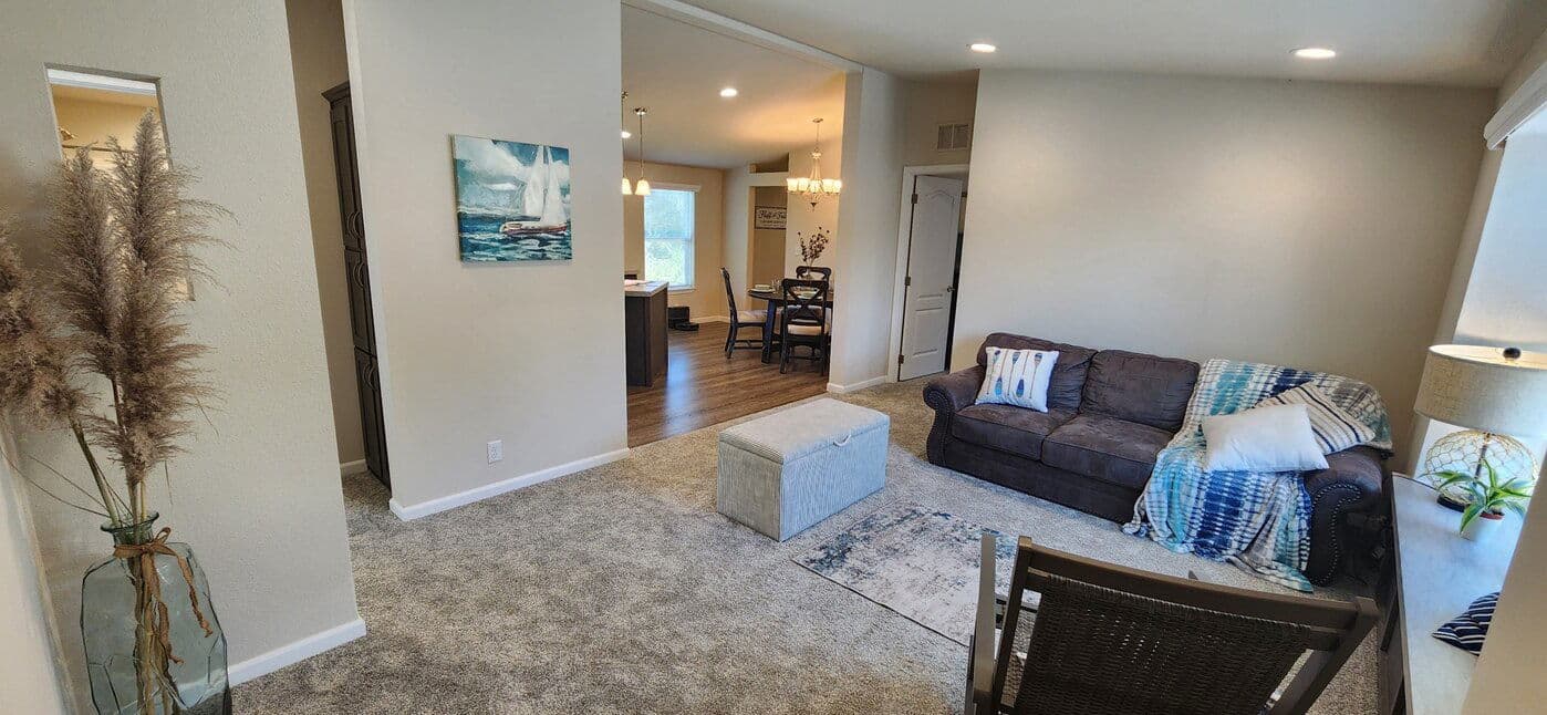 The bay view i 28443a  home features