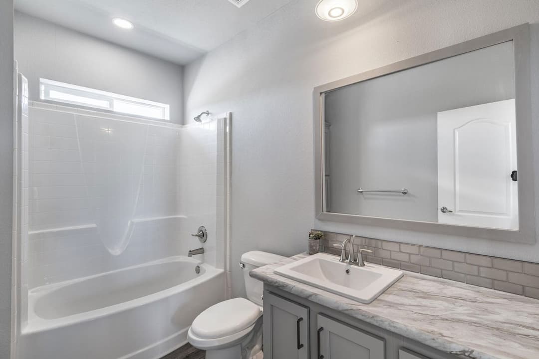 Emerald estate bathroom home features