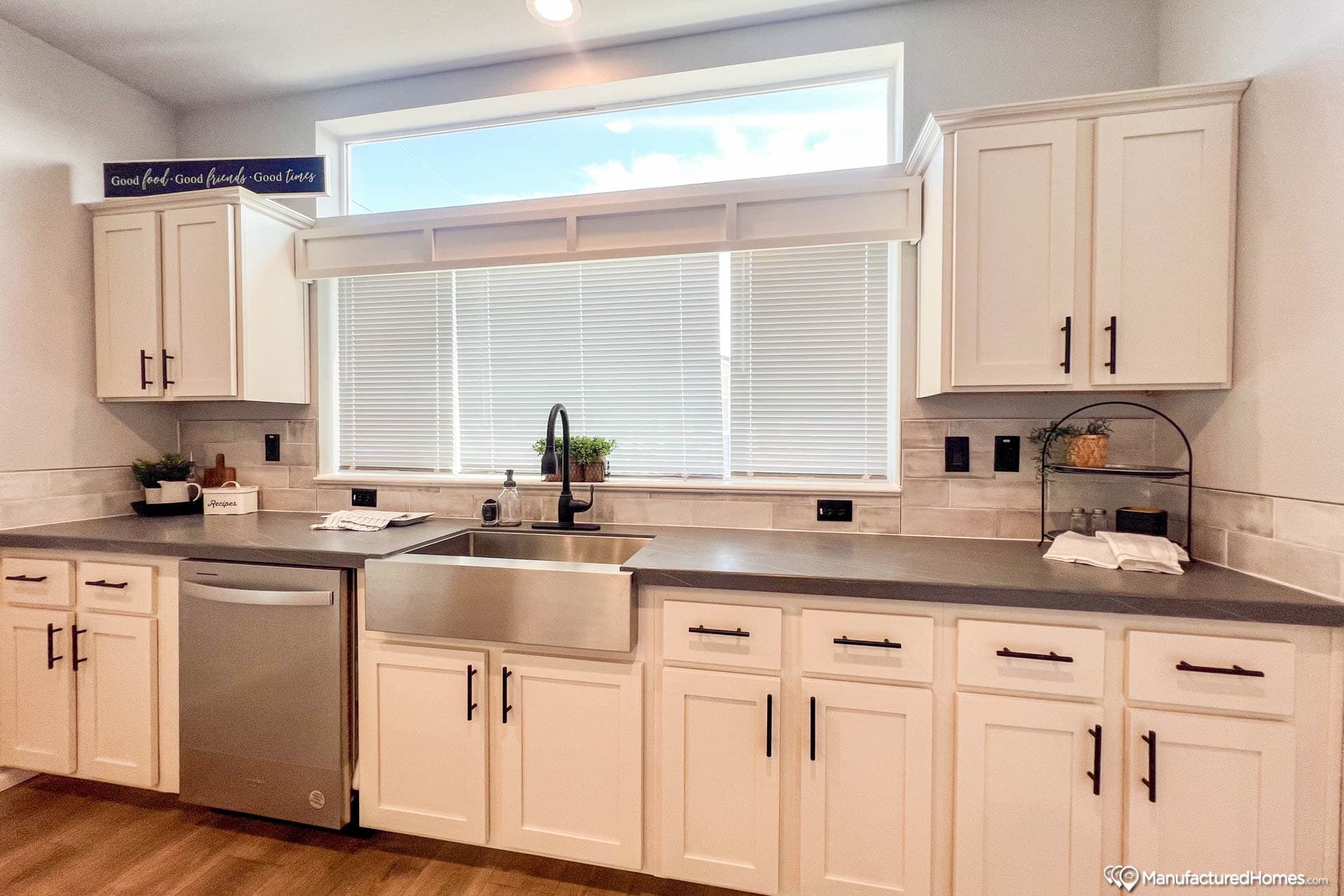 Buckhorn 28663s  home features