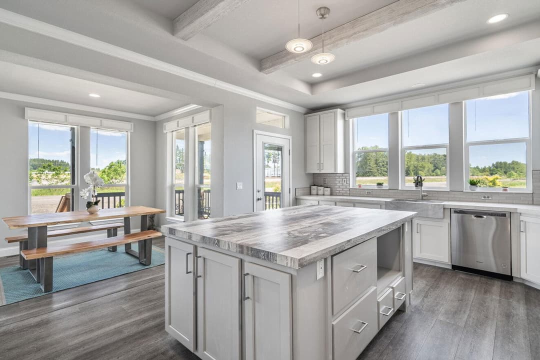 Emerald estate interior home features