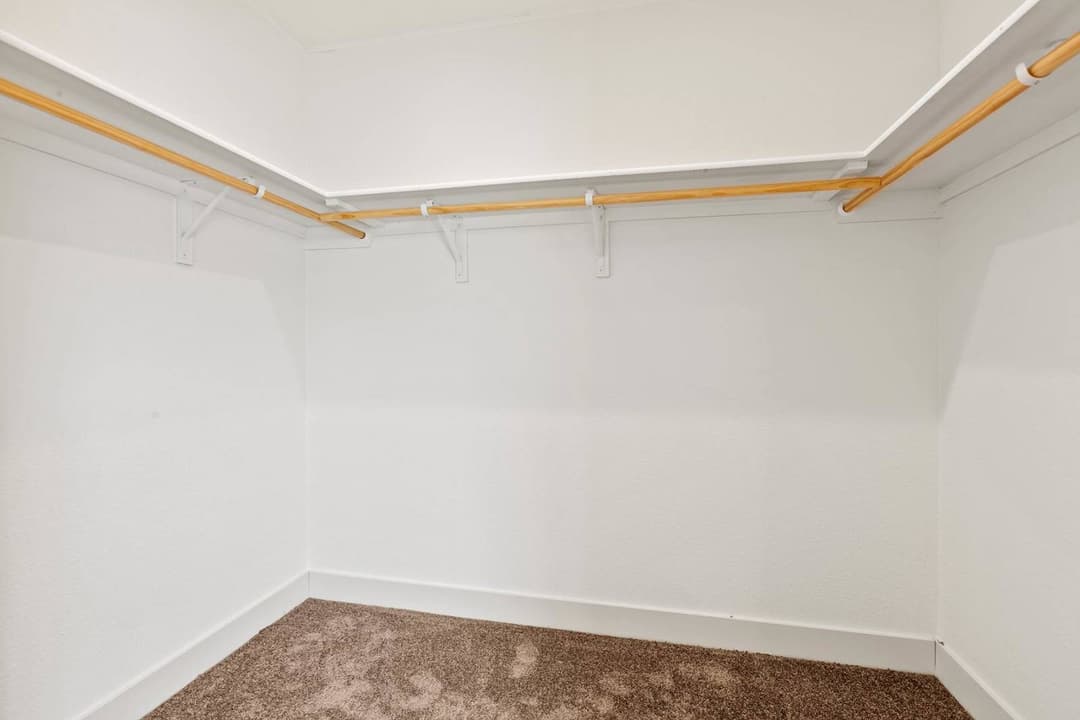Dreamworks dw4724b interior home features