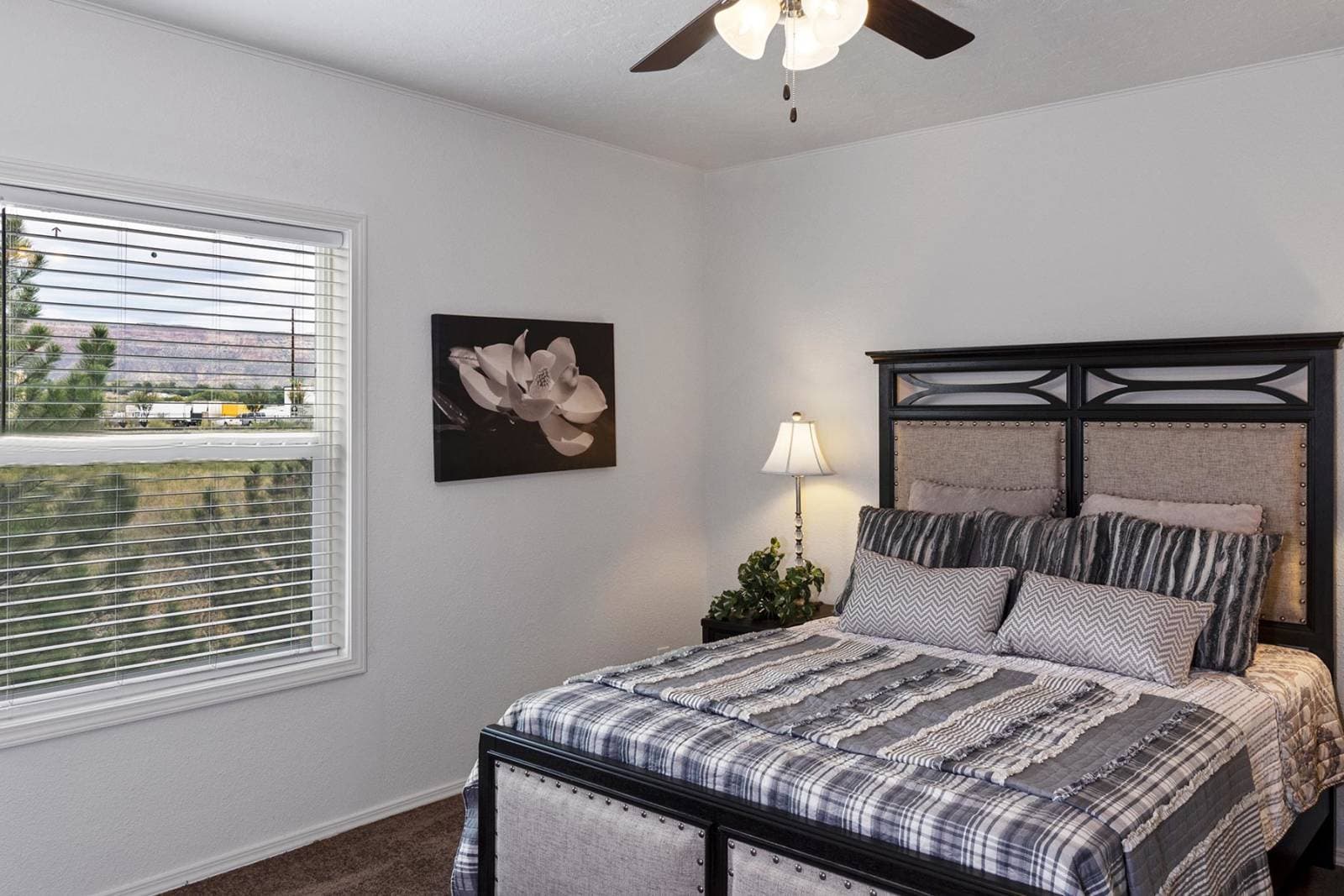 Dreamworks dw4603f bedroom home features