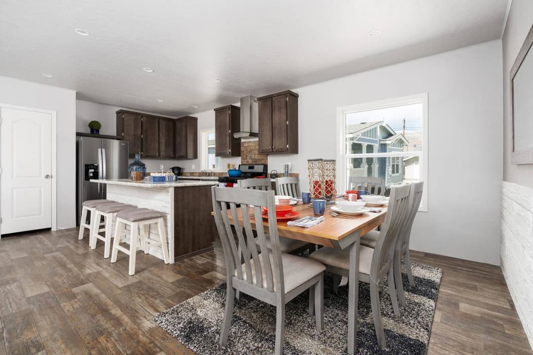 Dreamworks dw4563b interior home features