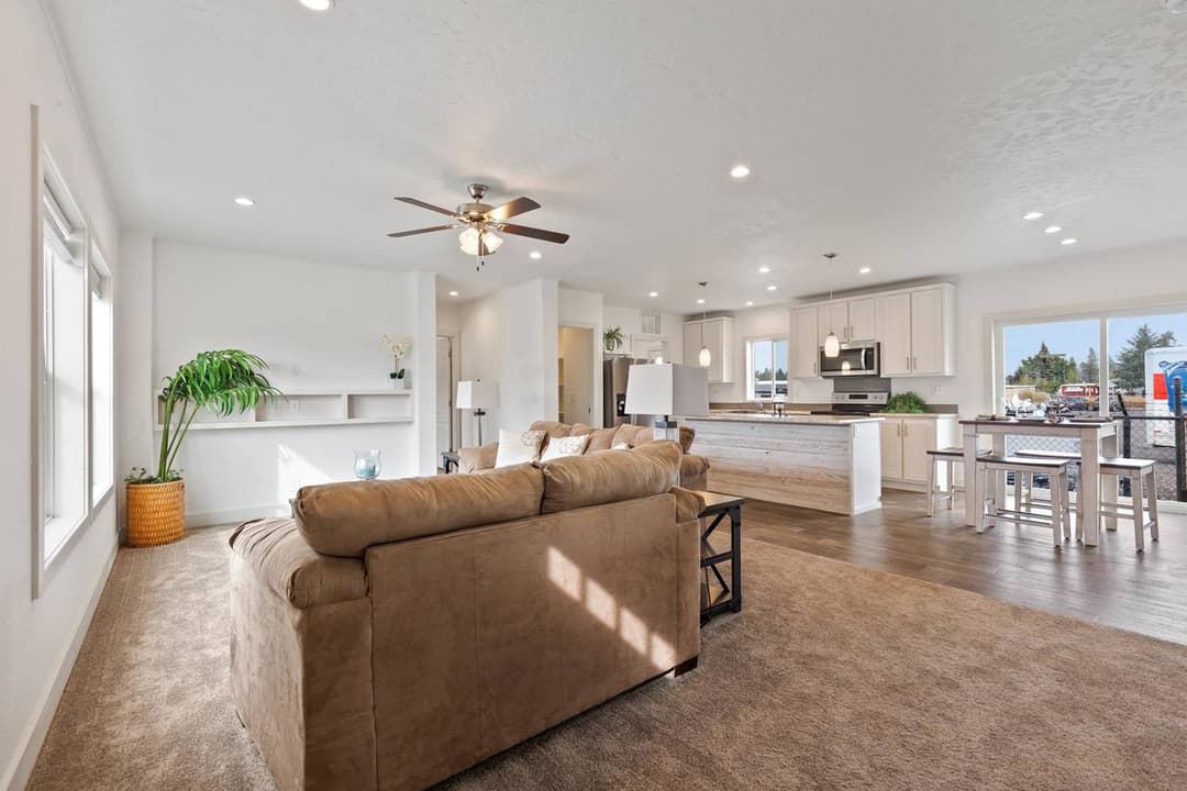 Dreamworks dw4724b interior home features