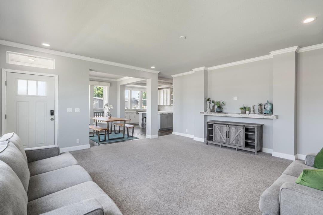 Emerald estate interior home features