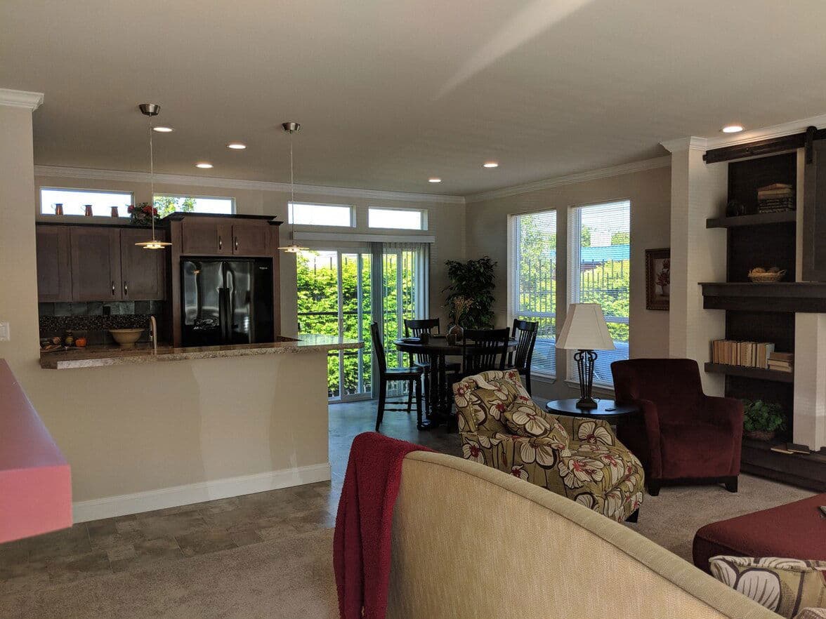 Lakeport 28523l  home features