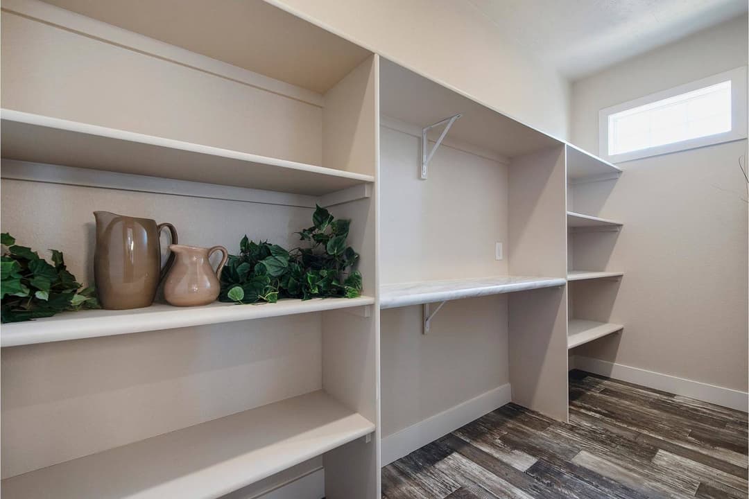 Hidden valley hv4663m interior home features