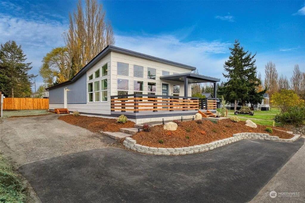 Brook haven exterior home features