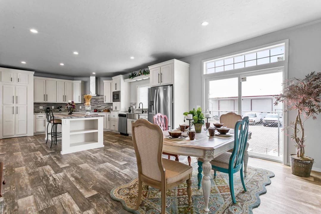 Hidden valley hv6663m interior home features