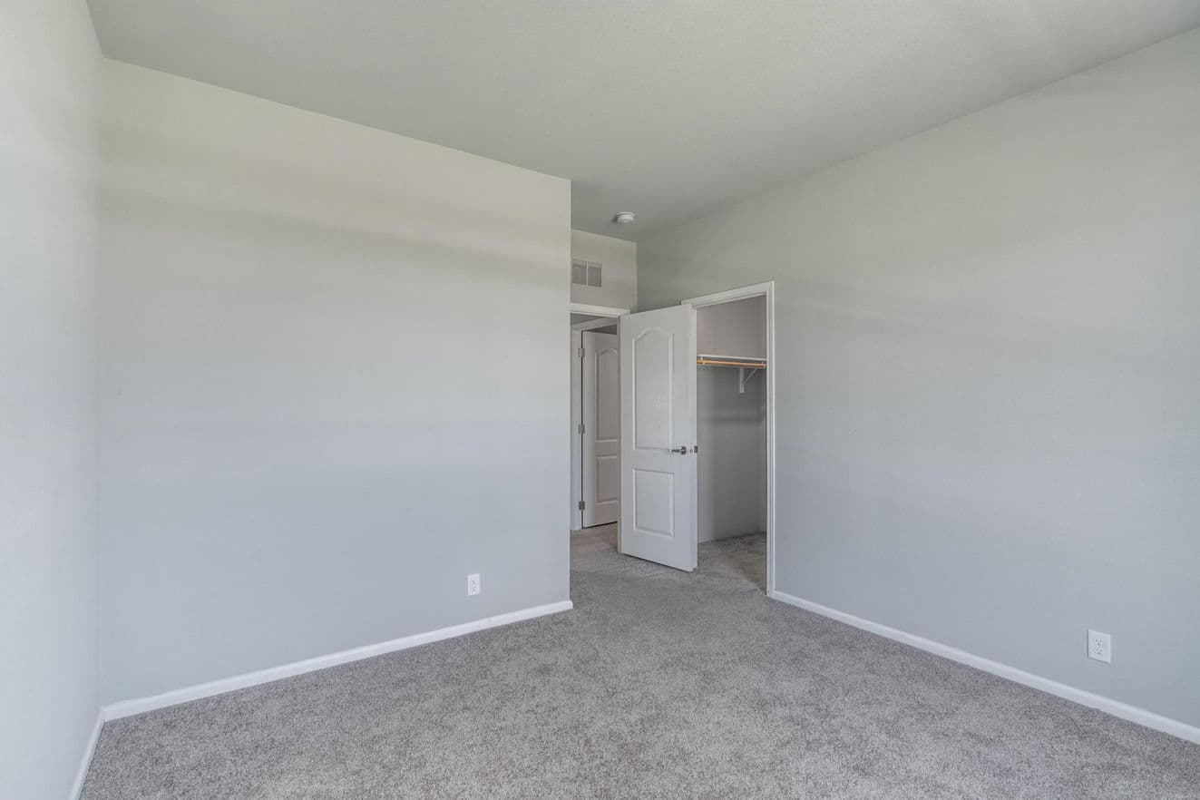 Emerald estate bedroom home features