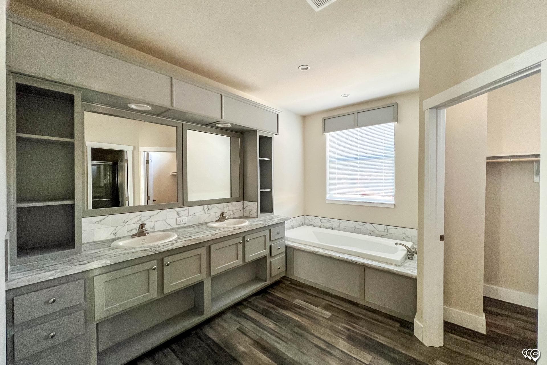 Mount olympus 28764a  home features