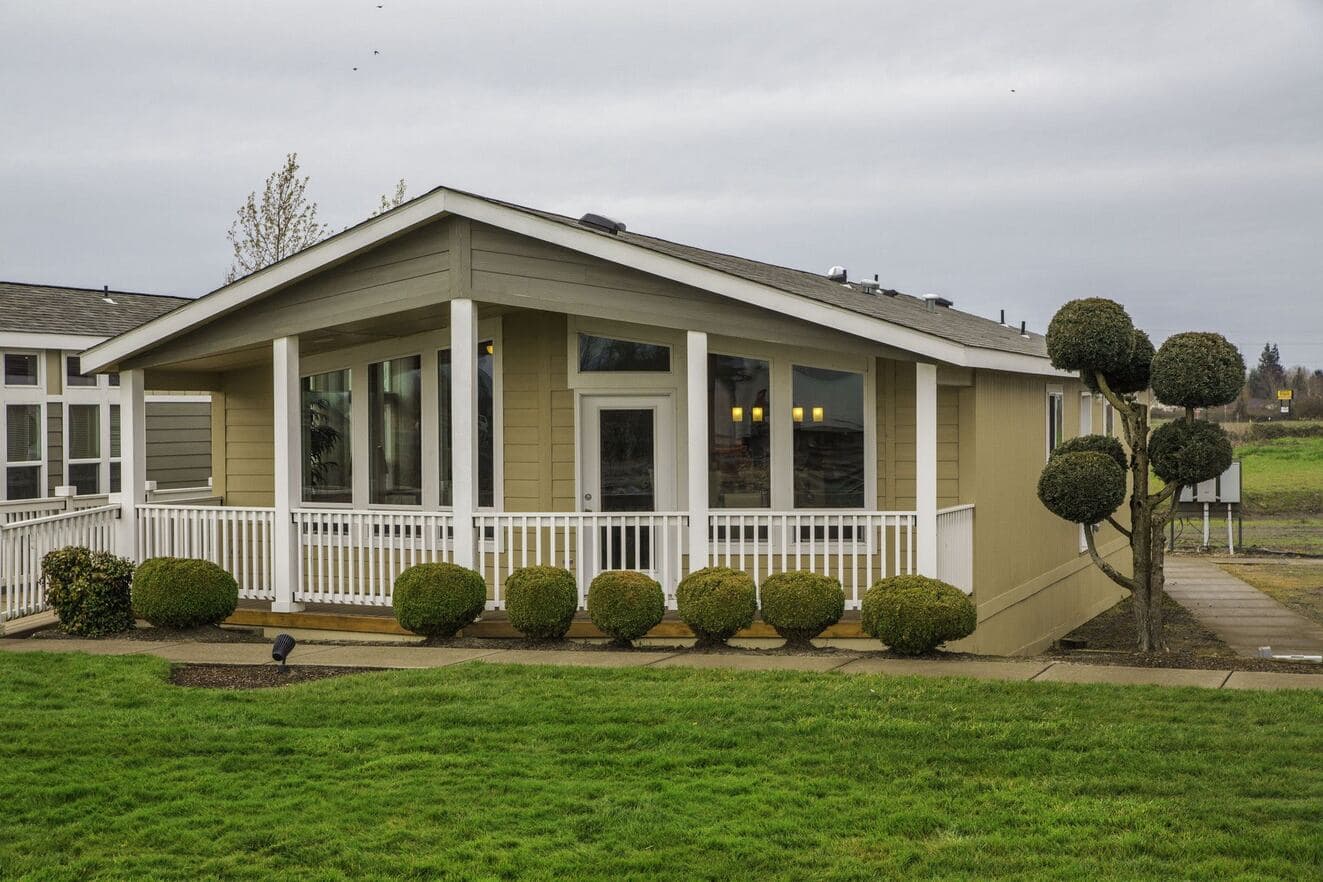 Metolius hero, exterior, and elevation home features