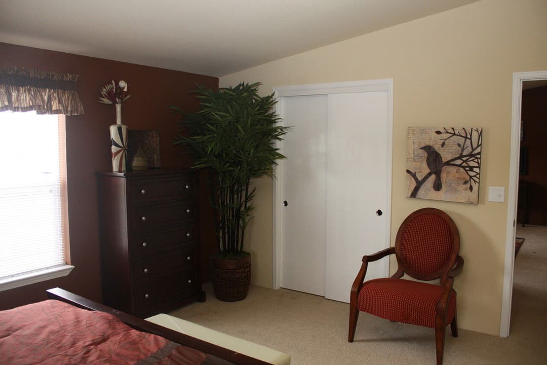 Cushman cabin bedroom home features