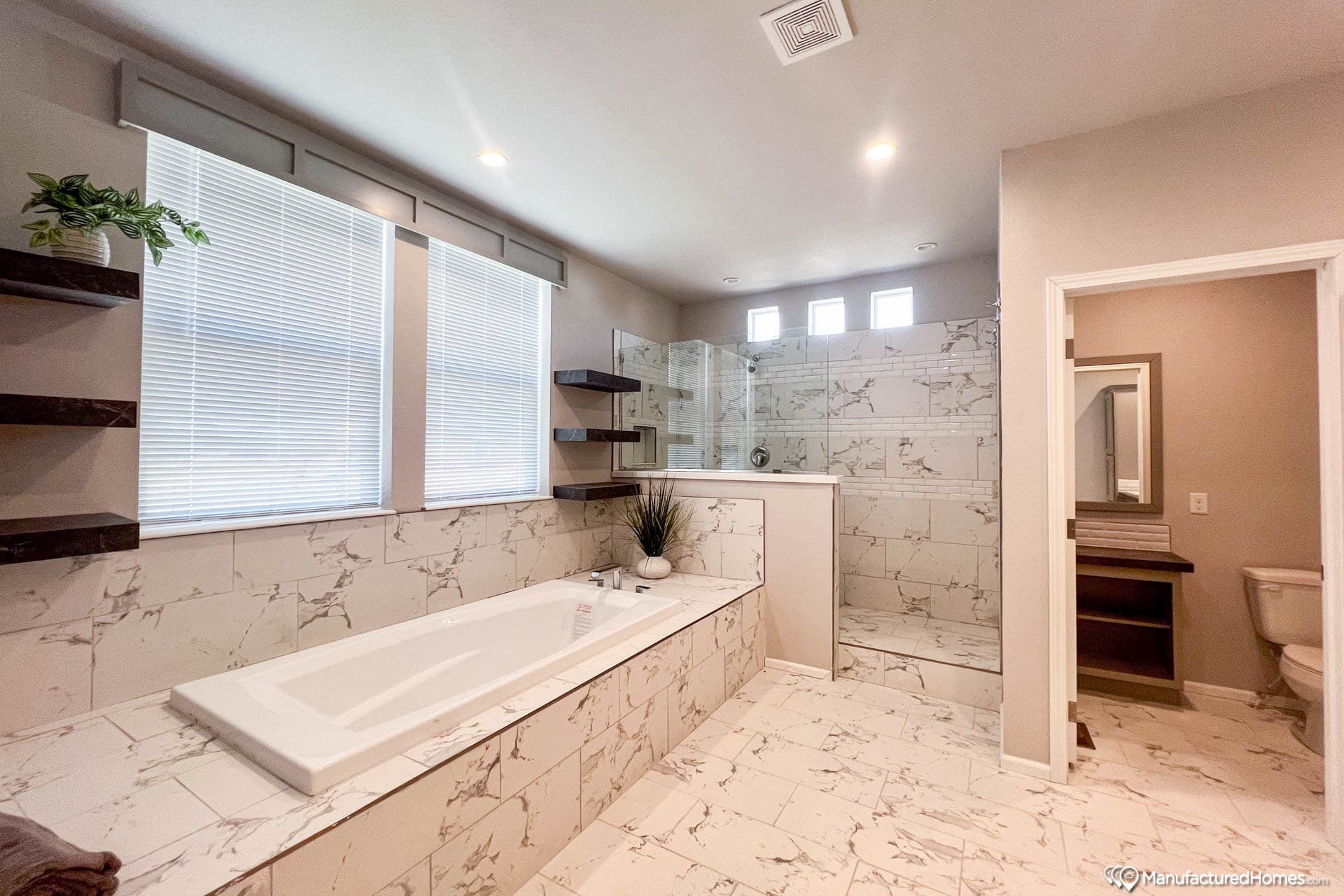 Mt. spokane 30764a  home features