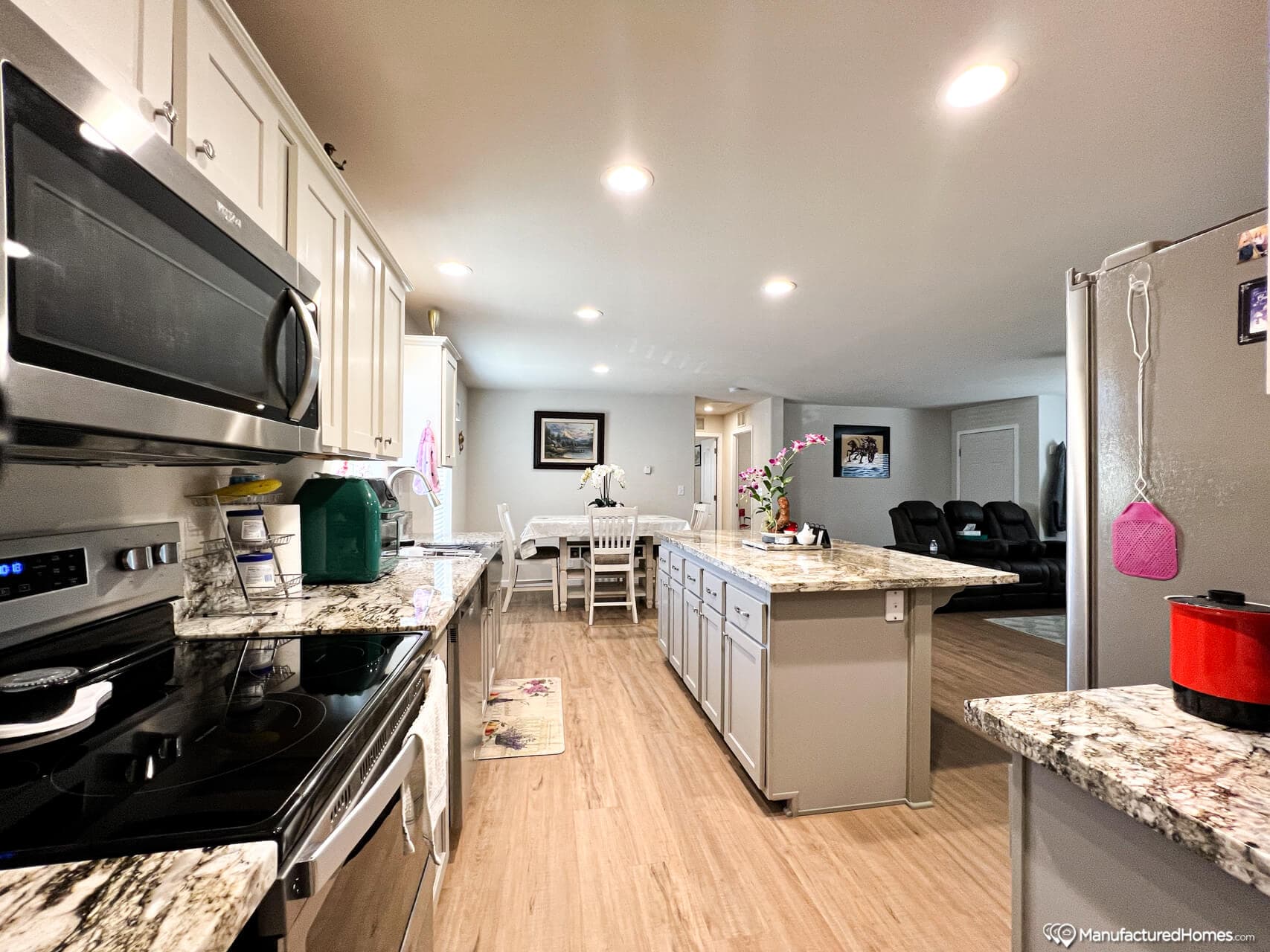 Hornbrook 28573s  home features