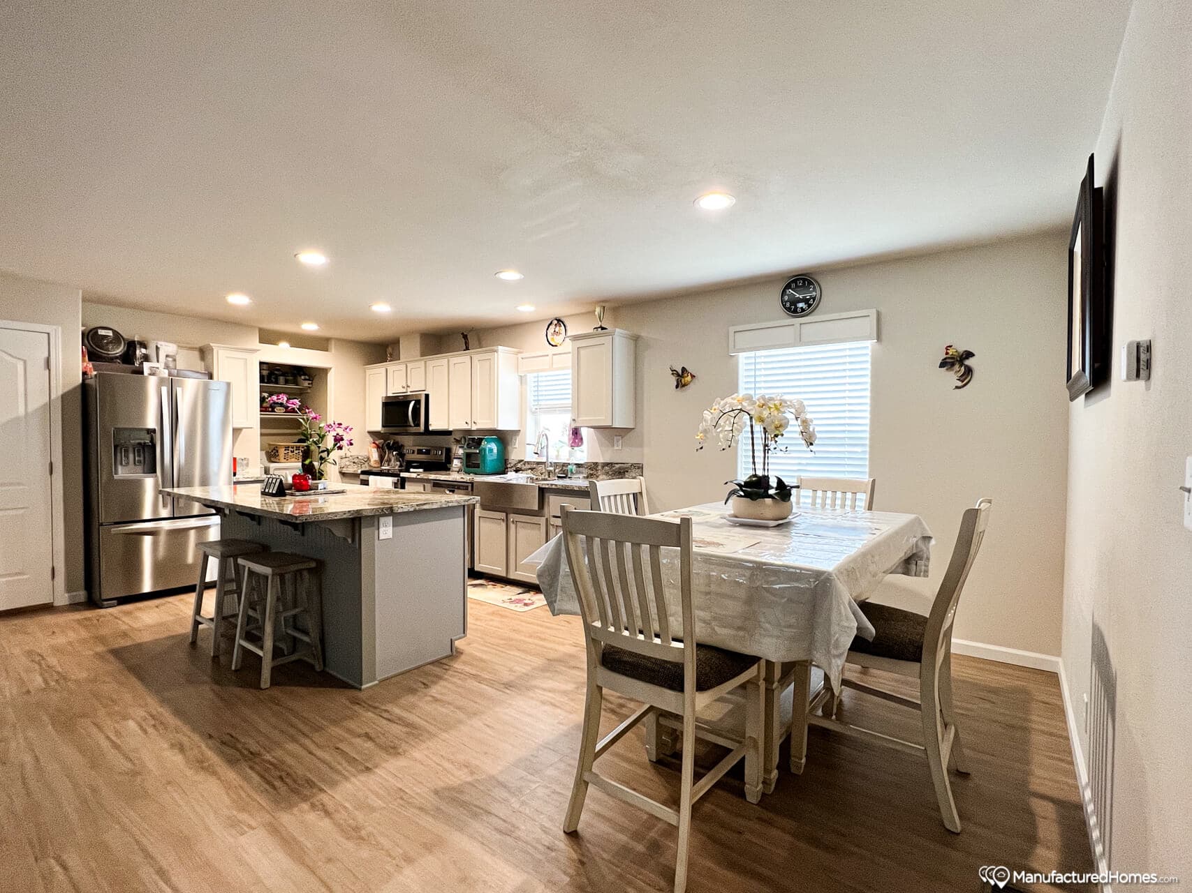 Hornbrook 28573s  home features